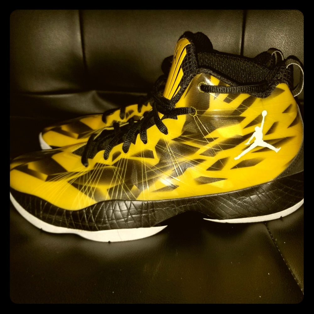 Air Jordan 2012s. Steelers, Iowa black/yellow 10.5